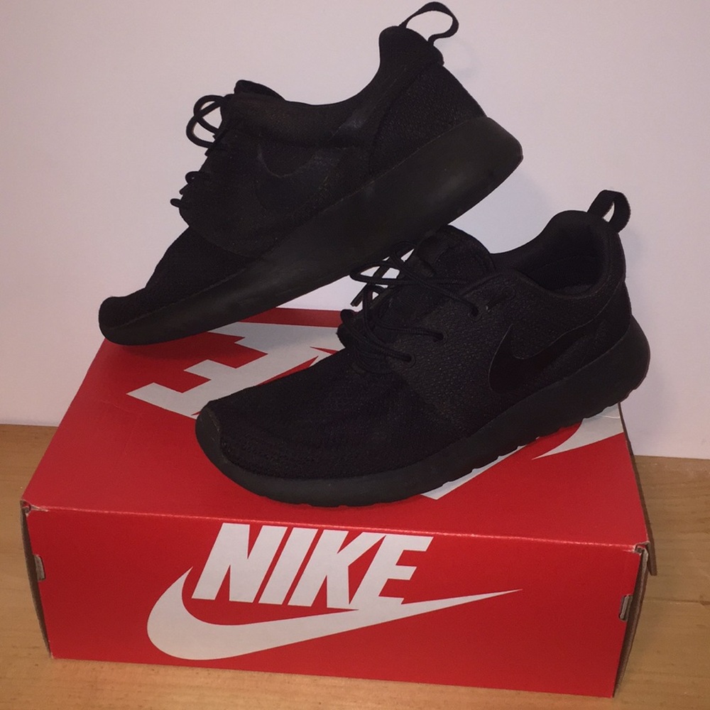 Nike Roshe One- Men’s size 10